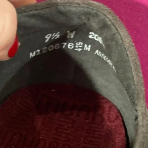 ✔️Munro Shoes Randie Suede Slip-On Sneaker Ash Gray - Women
9.5 - Picture 5 of 5